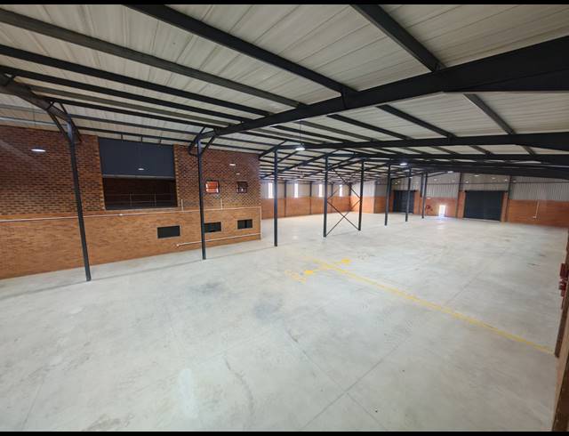 2,340M² WAREHOUSE TO LET IN ORMONDE